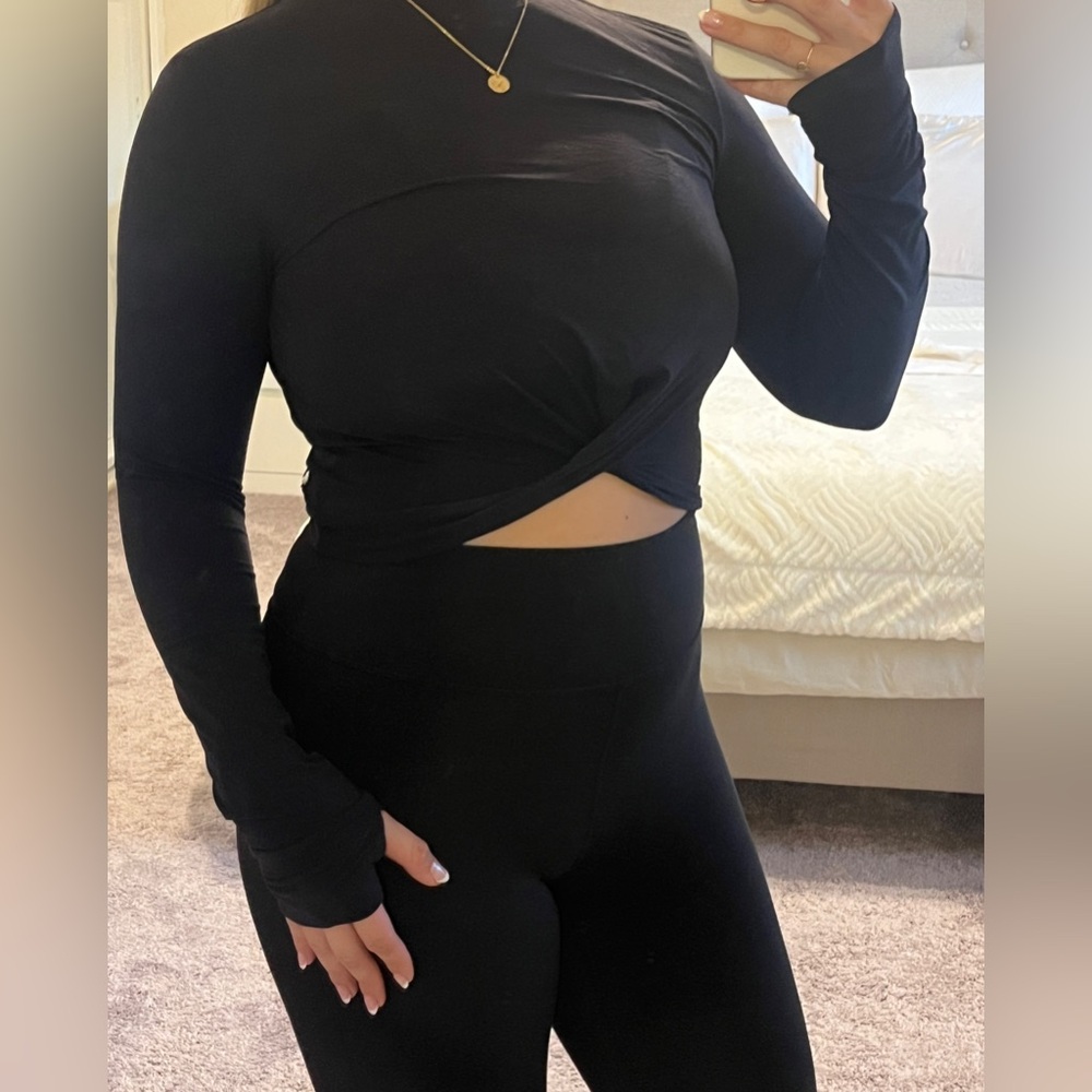 Buffbunny Black Long Sleeve Twist Front Top
